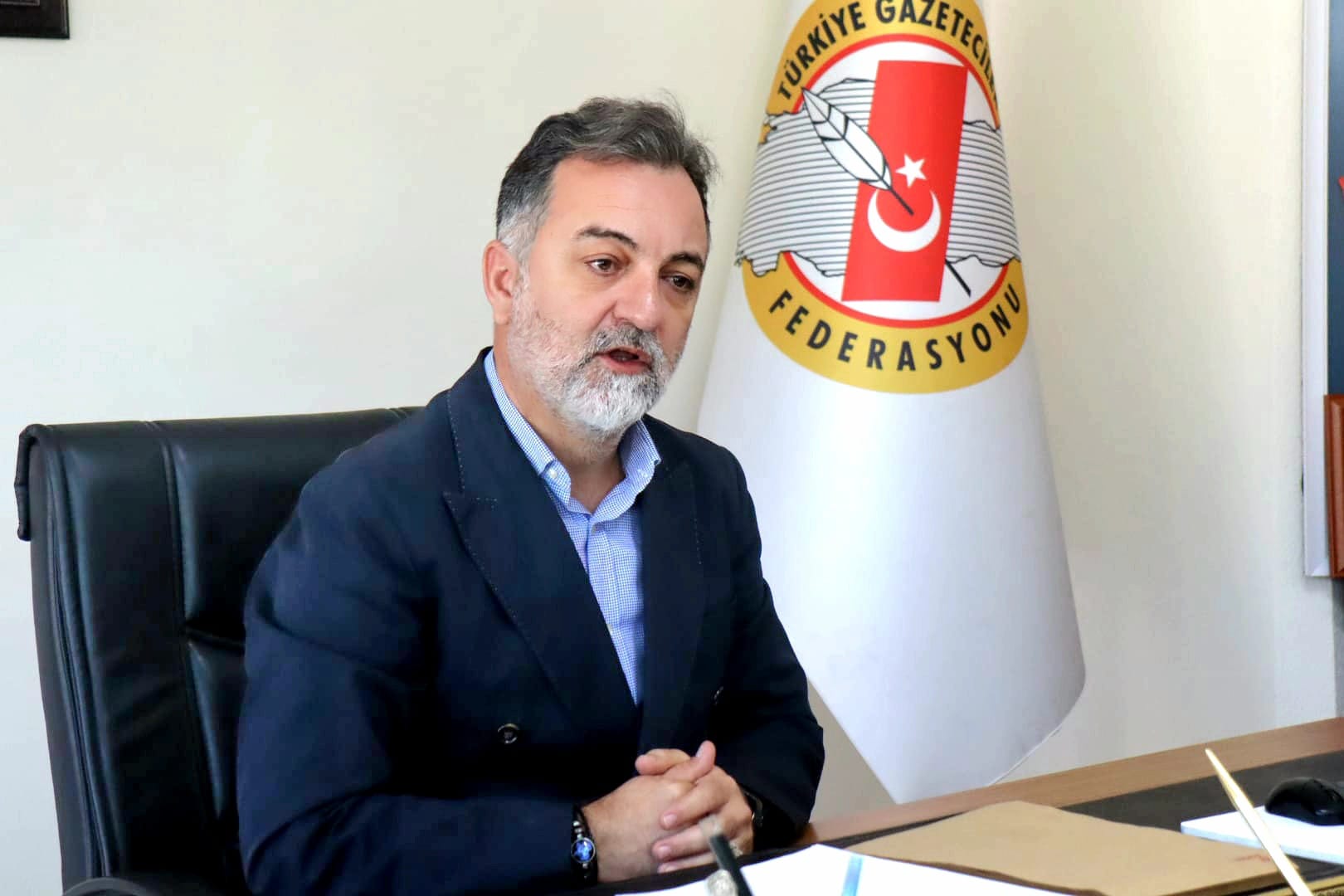 MUĞLA GAZETECİLER CEMİYETİ’NDEN TEPKİ: “GAZETECİLİĞİN ONURUNA YÖNELİK HER TÜRLÜ SALDIRININ KARŞISINDAYIZ”